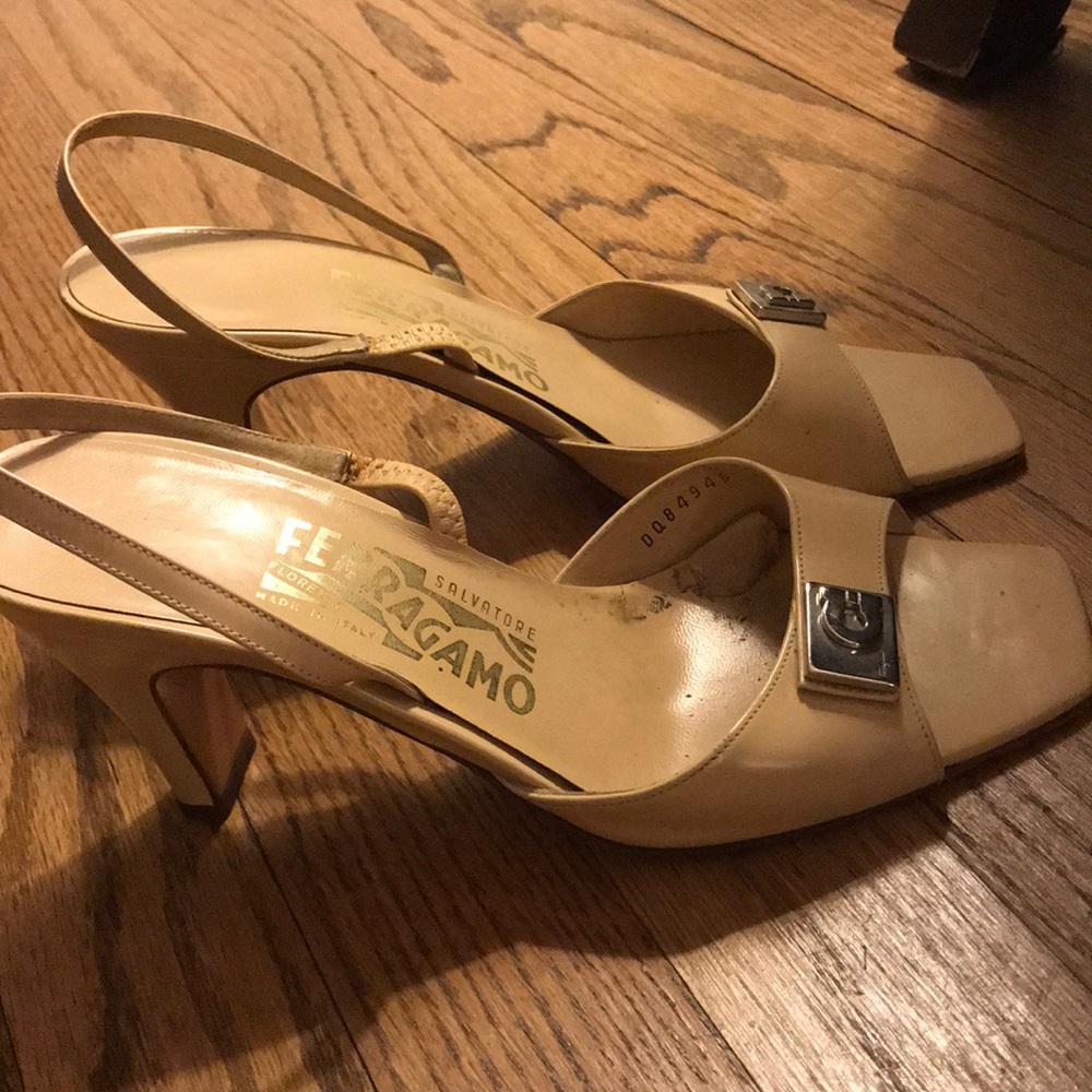 Cream Ferragamo slingbacks - Picture 2 of 3